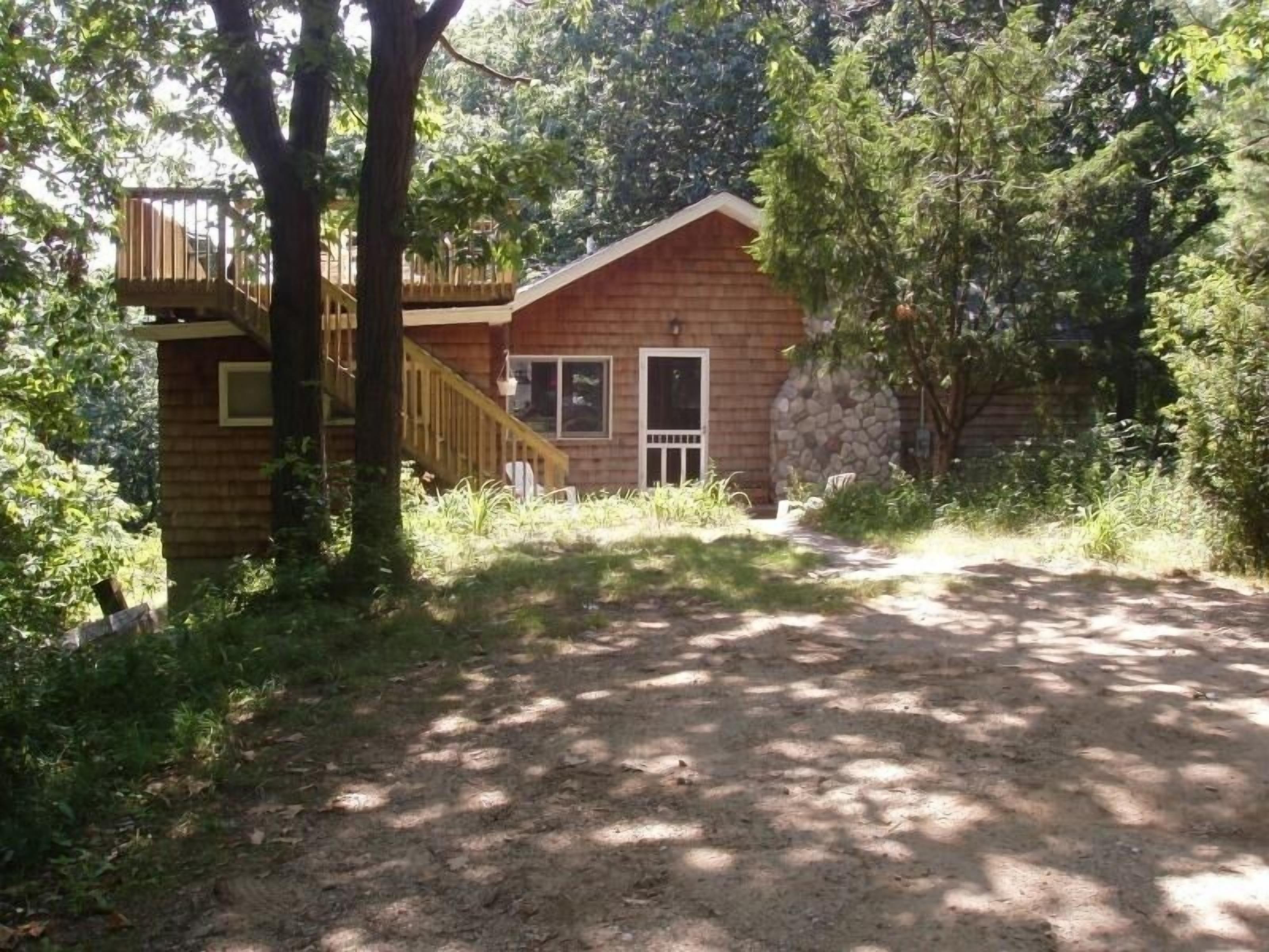Secluded dunes home w/private Lake Mich beach + 150  acres of forest + dogs OK