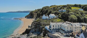 The Penthouse, 16 At The Beach - A spacious penthouse apartment with sea views, private entrance and