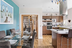 Dining - The Penthouse By The Sea, Wi-Fi, Sea View (Kingsbridge)