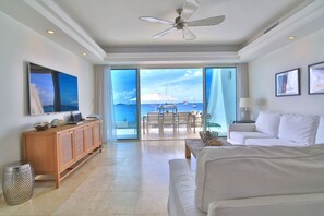 Smart TV, stereo - Five Star Luxury Beachfront Condo Private Hot Tub (Simpson Bay)