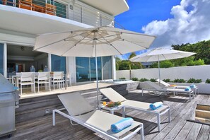 Outdoor dining - Five Star Luxury Beachfront Condo Private Hot Tub (Simpson Bay)