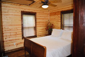 3 slaapkamers, een strijkplank/strijkijzer, gratis wifi, beddengoed