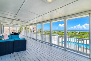 Luokittelematon kuva, 5 kautta 45, painike