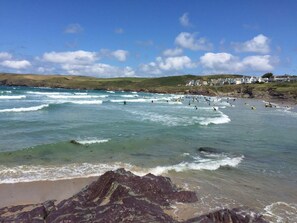 Beach nearby - Holiday Chalet in Widemouth Bay Holiday Village, Bude - path to sandy beach. (Bude)