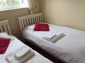 2 bedrooms, bed sheets, wheelchair access