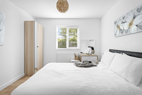 2 chambres, fer et planche à repasser, accès Internet, draps fournis