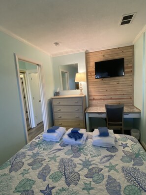 1 bedroom, desk, free WiFi, bed sheets