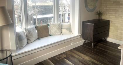 Cozy 1-bedroom condo in downtown Saugatuck, perfect for a romantic getaway.