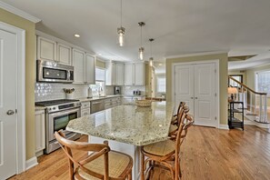 Fridge, microwave, stovetop, dishwasher - Lavallette House w/ Fenced Yard & Gas Grill! (Lavallette)