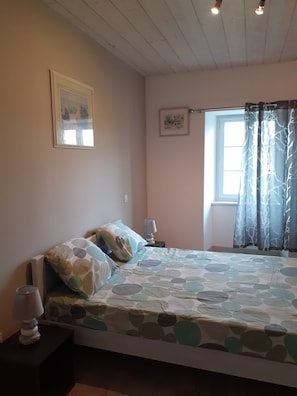 3 bedrooms, iron/ironing board, travel crib, free WiFi - House of character in the heart of the Basque Country in Ossès (ossès)