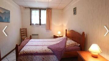 3 bedrooms, iron/ironing board, travel crib, WiFi