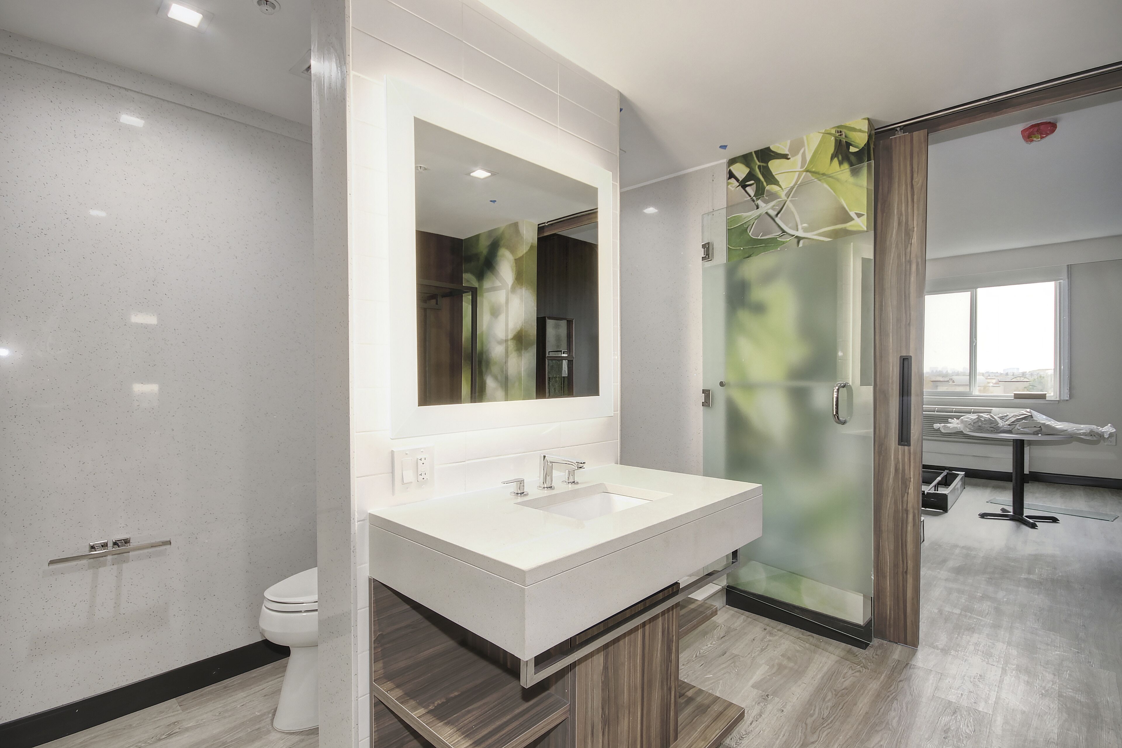 rainfall showerhead, free toiletries, hair dryer, towels