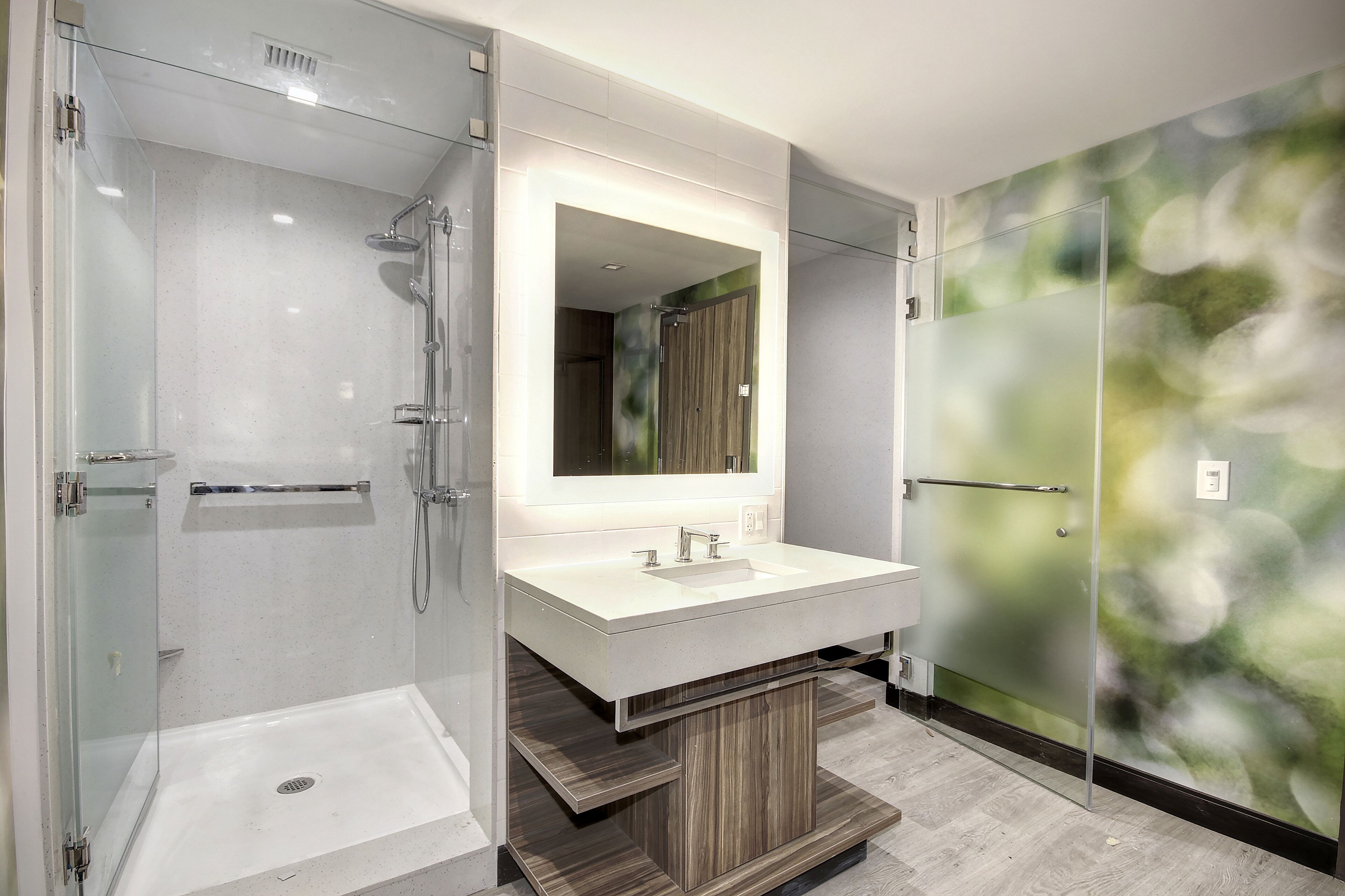 1 King Bed, Mobility Accessible Room, Bathtub w/Grab Bars, Non-Smoking | Bathroom sink