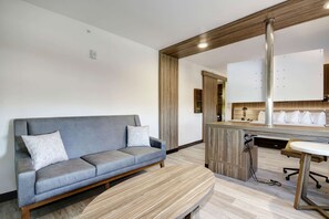 Suite, 1 King Bed, Non Smoking