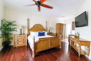 2 bedrooms, iron/ironing board, WiFi, bed sheets - Grand Marina Suite - Poolside & Waterfront Condo (Key West)