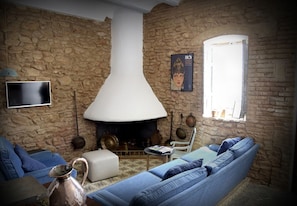 TV, fireplace, stereo - No need for a car! A stylish Rustic Escape in a distinct rural location! (Almàssera, Comunidad Valenciana)
