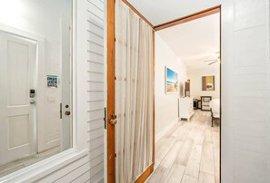 1 室のベッドルーム、アイロン / アイロン台、WiFi、ベッドシーツ