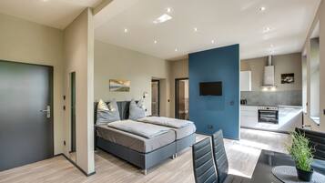 Premium bedding, desk, iron/ironing board, free WiFi