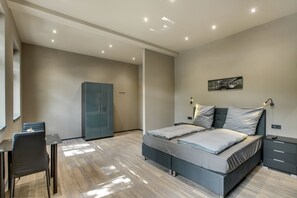 Appartement Classique, 1 chambre, cuisine | Literie de qualité supérieure, bureau, fer et planche à repasser