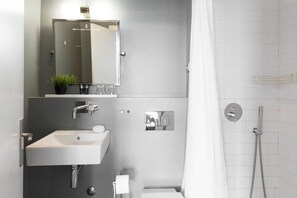 Gratis toiletartikelen, een haardroger, handdoeken