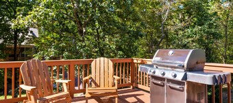 "Rocky Top" Great for Entertaining, Private Hot Tub, Gas Grill, Firepit, Pool Table