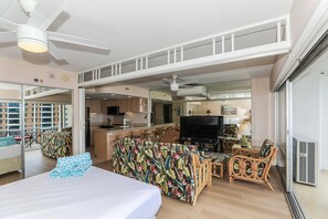 Interior - One-Bedroom Deluxe (Renovated) Unit with a view of the Duke Kahanamoku Lagoon and Waikiki Beach (Honolulu)