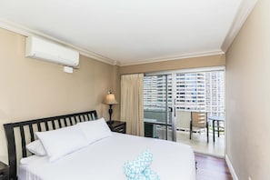 2 bedrooms, iron/ironing board, free WiFi, bed sheets - Ilikai Hotel - Two-Bedroom Suite that overlooks the Waikiki City Lights! No Resort Fees! (Honolulu)
