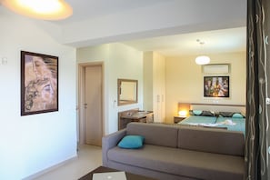 1 bedroom, in-room safe, iron/ironing board, free WiFi