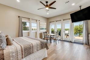 7 quartos, escrivaninha, ferros/tábuas de passar roupa