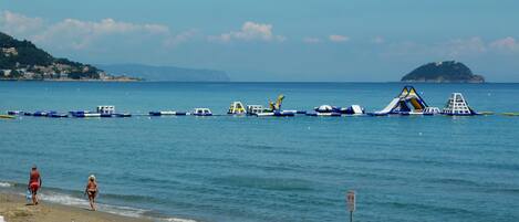 Una spiaggia nelle vicinanze