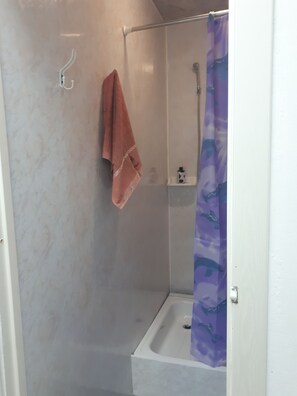 Dusche im Bad