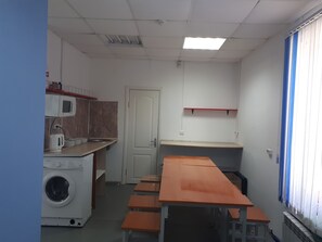 Fridge, microwave - Hostel Cozy Corner (Nakhodka)