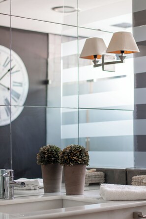 Combined shower/tub, hair dryer, towels, soap - SPECTACULAR PENTHOUSE WITH SEA VIEWS (La Alcaidesa)