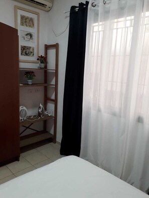 Appartamento Comfort | Una scrivania, Wi-Fi gratuito, lenzuola