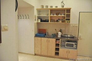 Appartamento Comfort | Cucina privata | Frigorifero, microonde, piano cottura, bollitore elettrico
