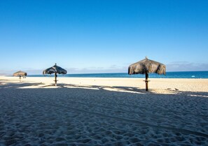 Accommodatie ligt op het strand, strandlakens