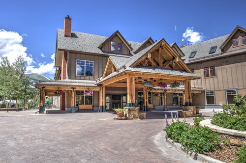 LUCKY LOCATION @ MAIN ST. STATION w/HEATED POOL & MAGICAL VIEWS~ BASE  PEAK 9