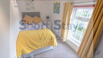 3 bedrooms, iron/ironing board, free WiFi, bed sheets