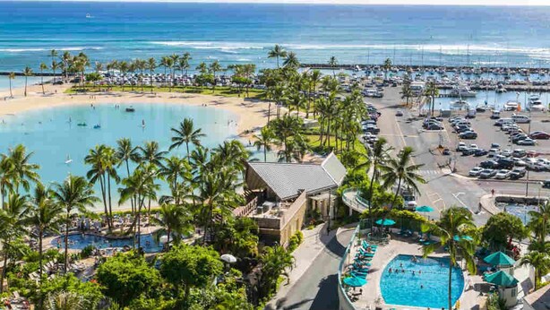 A resort with a large pool, beachfront, and a marina. - Ilikai Hotel One-bedroom Unit with am AMAZING view of the Duke Kahanamoku Lagoon and Waikiki Beach (Honolulu)
