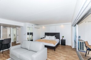 1 bedroom, iron/ironing board, WiFi (free), bed sheets