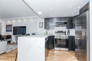 Coffee/tea maker, fridge, microwave, oven