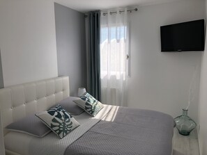 1 habitación, tabla de planchar con plancha y wifi gratis 