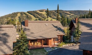 Exterior - BIg Sky Vacation Rentals: PR Red Cloud 1B (Big Sky)