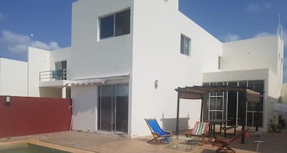 CASA FLORES, Habitación privada con baño