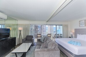 1 bedroom, iron/ironing board, free WiFi, bed sheets - Fully renovated unit on the 16th Floor overlooking the mountains and the surrounding Waikiki area! (Honolulu)