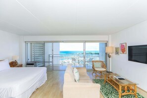 1 bedroom, iron/ironing board, free WiFi, bed sheets - Highly desirable Deluxe One-bedroom Yacht Harbor View - Reserve Today, Will not last Long!! (Honolulu)