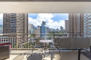 Outdoor dining - Ilikai Hotel - Perfect Waikiki Getaway! Overlooking The Mountains & City Lights! (Honolulu)