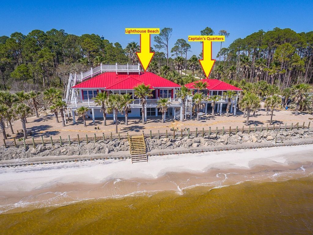 Captain's Quarters is located on Carrabelle Beach!  1BR/1BA