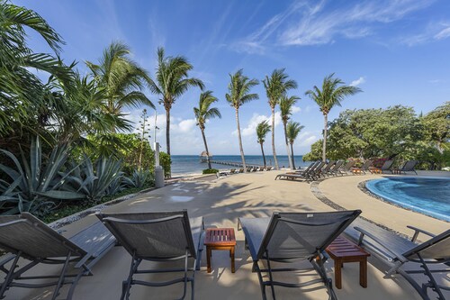Ocean Front. 3 BR PH w/ Pool.