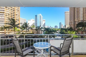 Property grounds - Ilikai Hotel, Great Location Near The Beach! Enjoy The City Views! (Honolulu)
